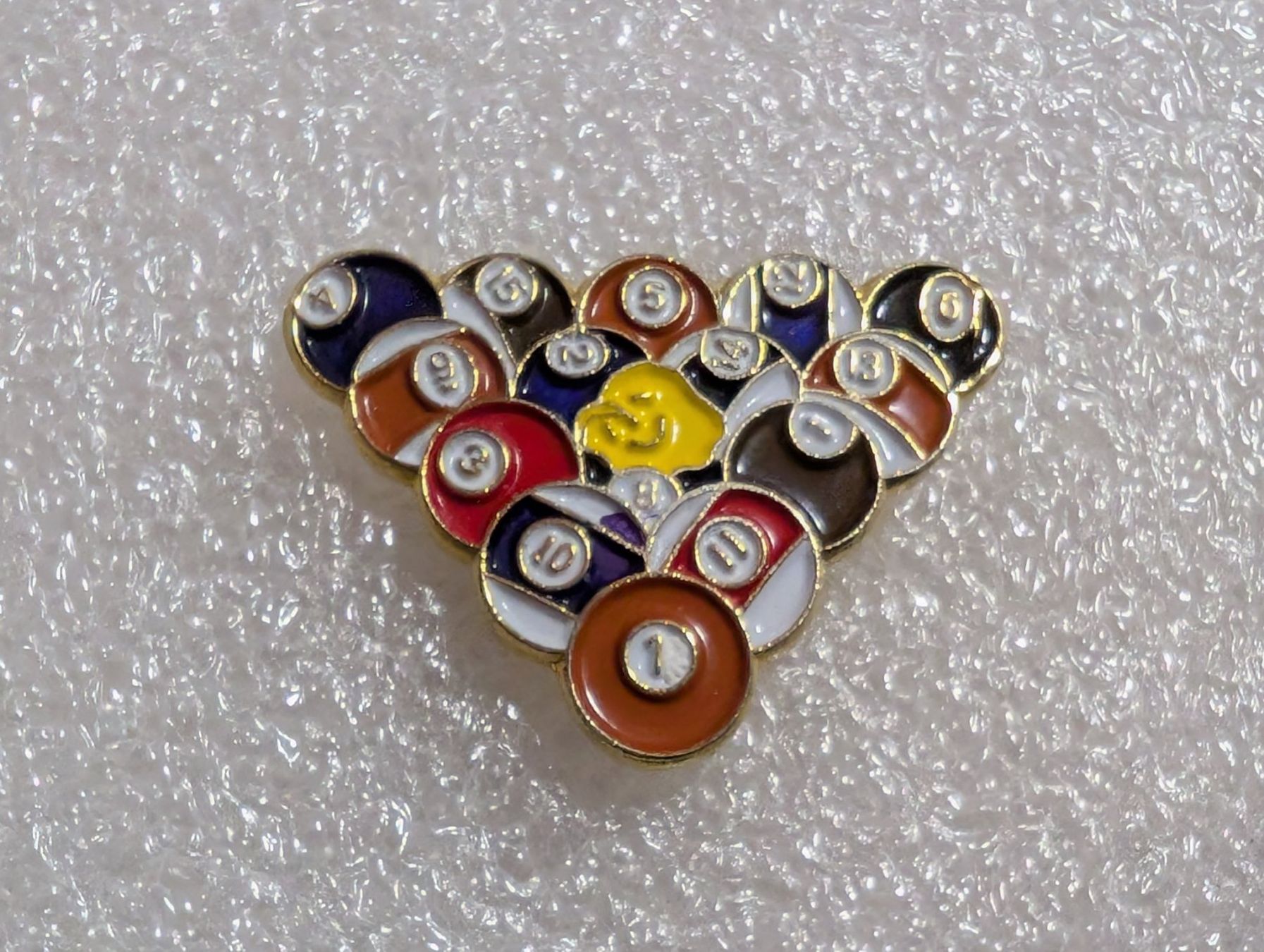 Plaketten & Abzeichen: Ansteckpin 303: Billardkugeln – Gebraucht aus Oppligen von Pin-Fall-Shop