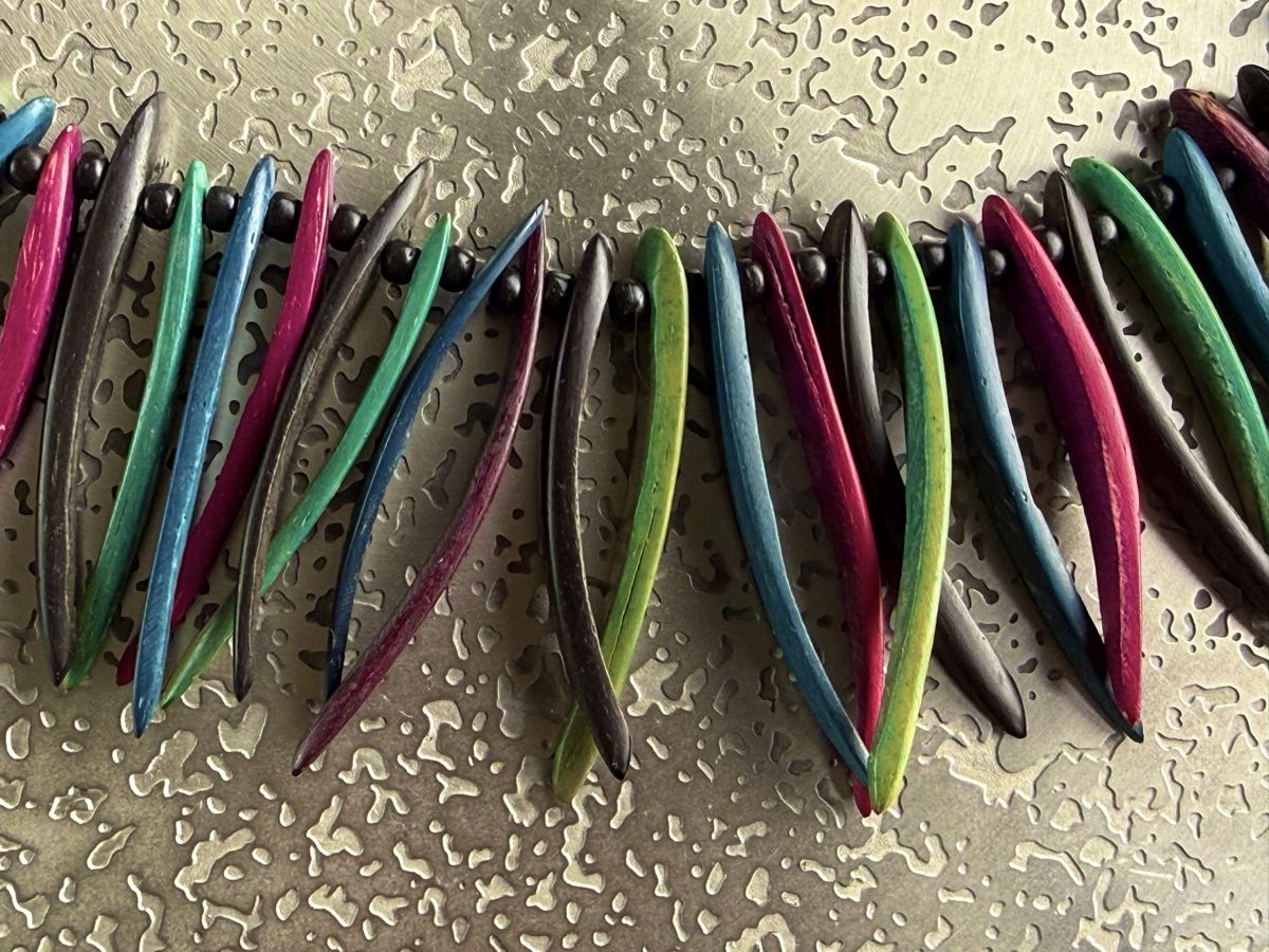 Catenine: Bunte Halskette, Holz, ca. 62 cm lang – Usato da Richterswil venduto da Solemare47Nicole 1