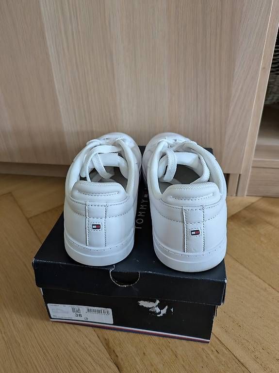Scarpe da donna: Tommy Hilfiger Icon Court - 38  – Usato da Bern venduto da Ana_nas22 1
