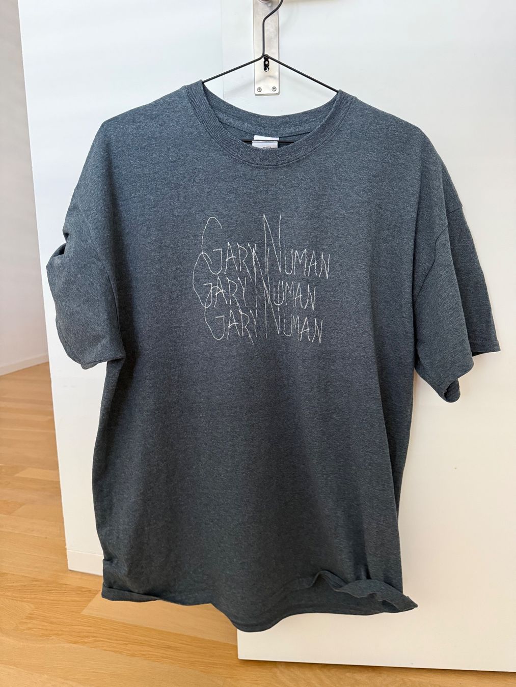 T-shirt: Gary Numan Splinter T-Shirt grau XL – Usato da Basel venduto da Rouge. 1