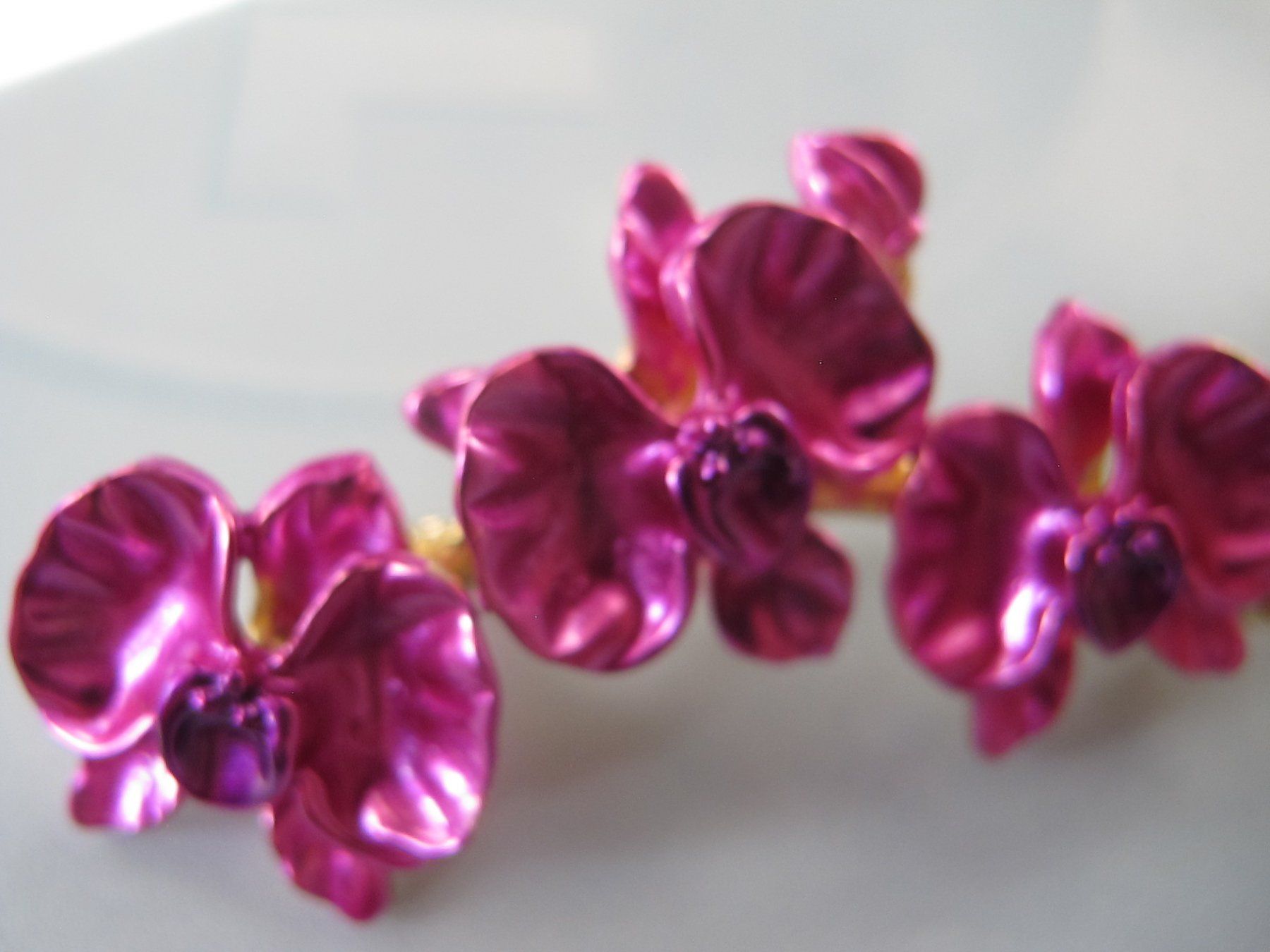 Broches & Aiguilles: Hübsche Brosche mit pinken Orchideen – Neuf (Voir description) à Löhningen par Chimae67