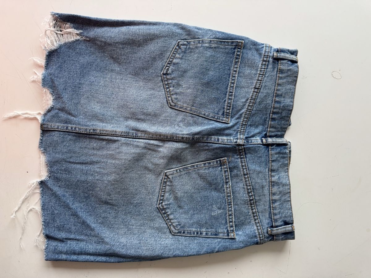 Zara Gonne: Zara Denim Mini Skirt - Ripped & Distressed  – Nuovo (secondo la descrizione) da Zürich venduto da forestF4iry 3