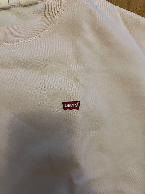 Pullover & Sweatshirts: Levis Pullover – Gebraucht aus Glattpark(Opfikon) von Joyce. 1