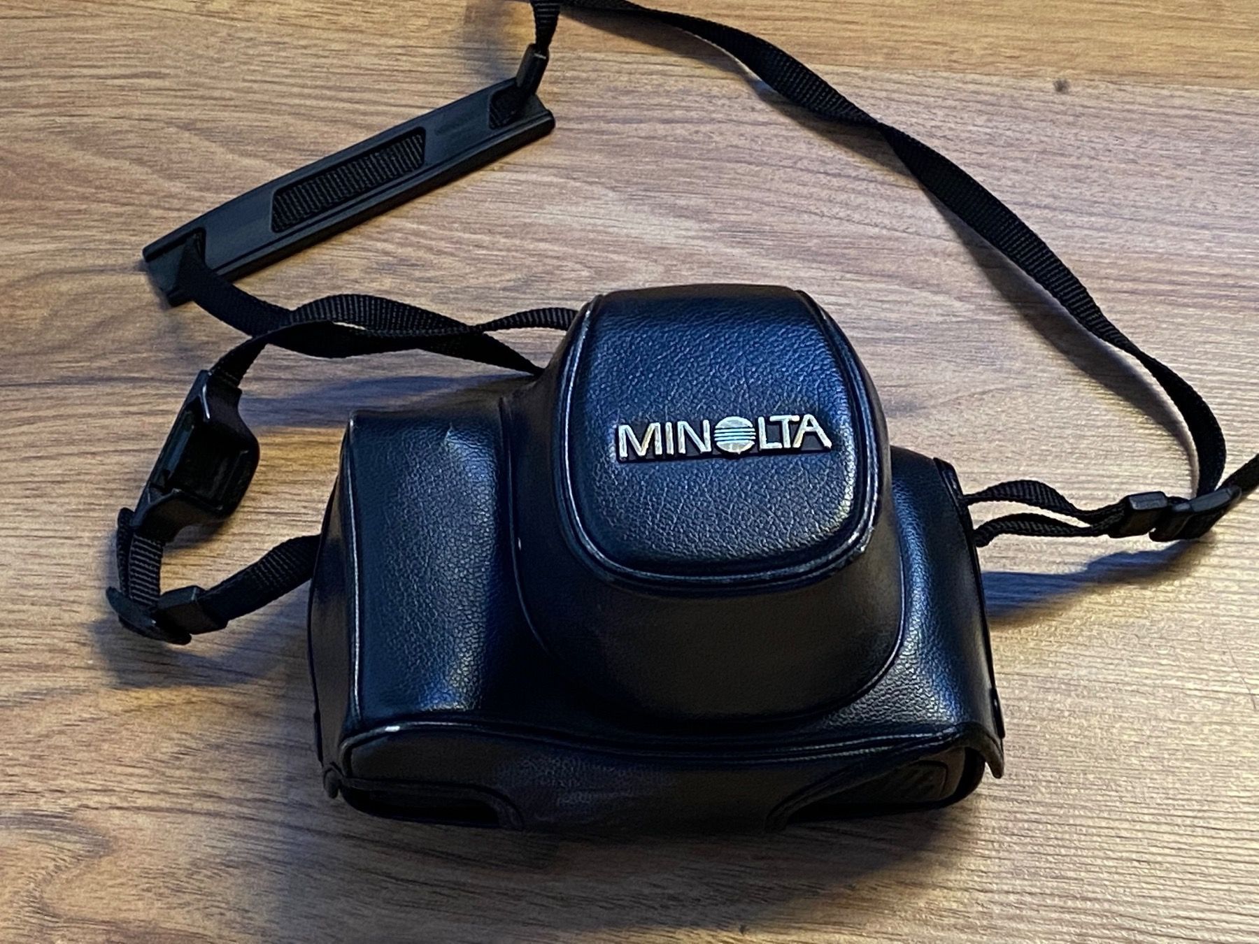 Minolta Fotocamera: Minolta Dynax 7000i – Usato da Kleinwangen venduto da Retrolights 3