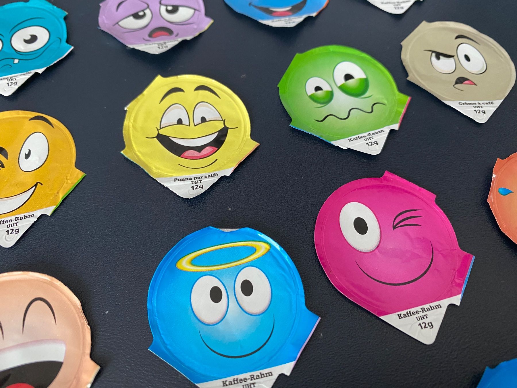Coperchi dei cremini per caffè: KRD 6.381 Emotji 13 Stück – Usato da Glattbrugg venduto da riseca 1
