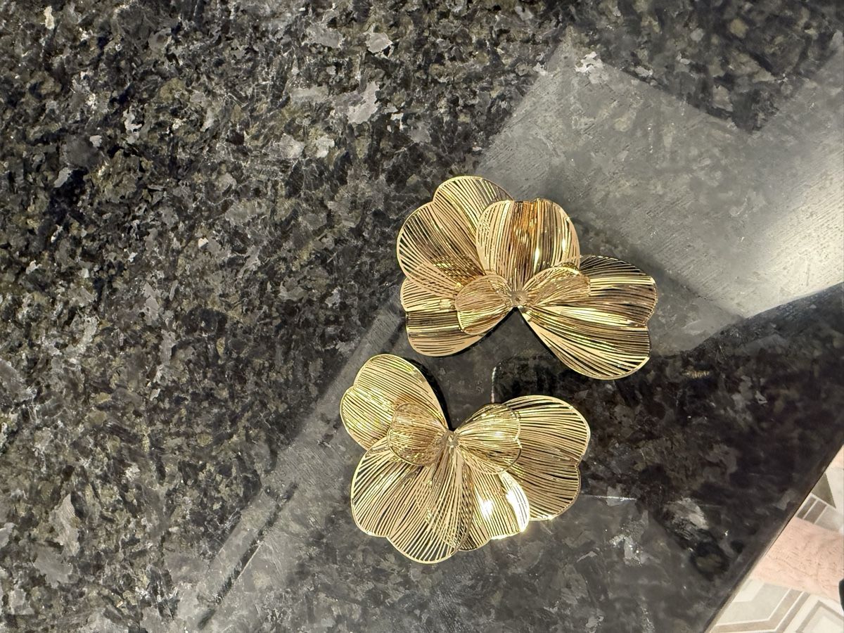 Orecchini pendenti & Orecchini a lobo: *NEU* Gold Flower Earrings – Nuovo (secondo la descrizione) da St. Gallen venduto da kka_l9wg