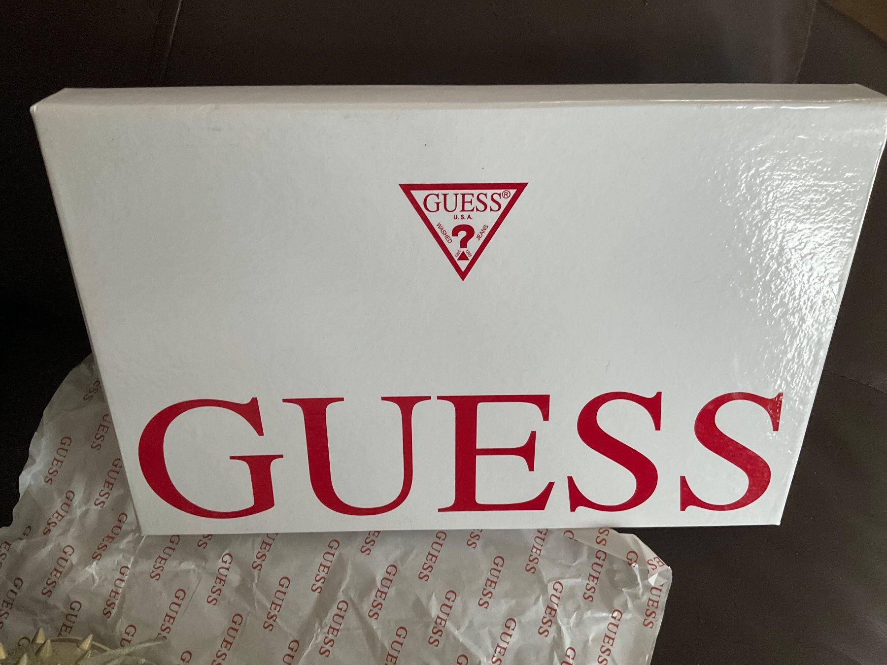 Guess Chaussures femmes: Basket Guess pointure 39 dorée occasion – D'occasion à Murten par Louis1954 6