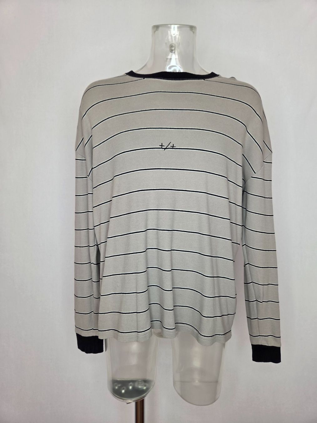 Maglioni & Felpe: Globe gestreiftes Langarmshirt - M – Usato da Bern venduto da -Aniko-
