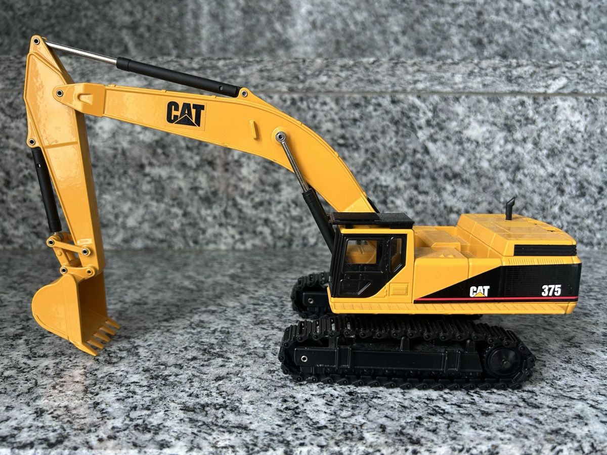 Caterpillar Kit di modellismo & Modellini statici: Caterpillar 375, 1:50, Joal – Usato da Horw venduto da Tigercat635 3