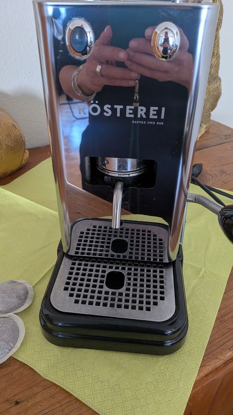 Macchine per caffè & Macchine per espresso: Kaffeemaschine FlyTek ZIP Basic gebraucht guter Zustand – Usato da Basel venduto da Lisa74 1