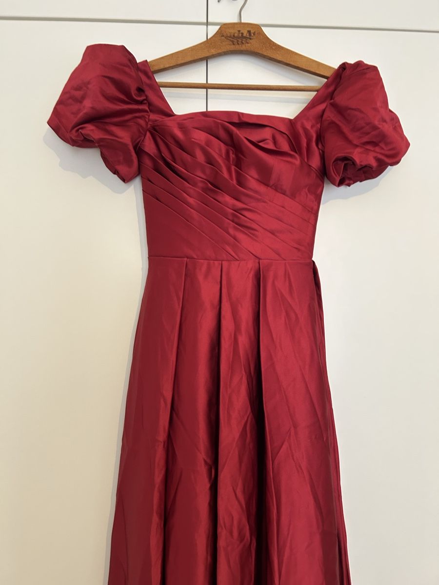 Kleider: Elegant Maroon Gown – Gebraucht aus St.Josefen von lop_lh8d 2