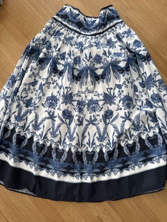 Schöne H&M Jupe Gr. 38 mit Blumenmuster