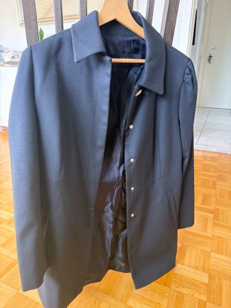 ZARA Kurzmantel Schwarz mit Strass-Schmuckknopf – Gr. L