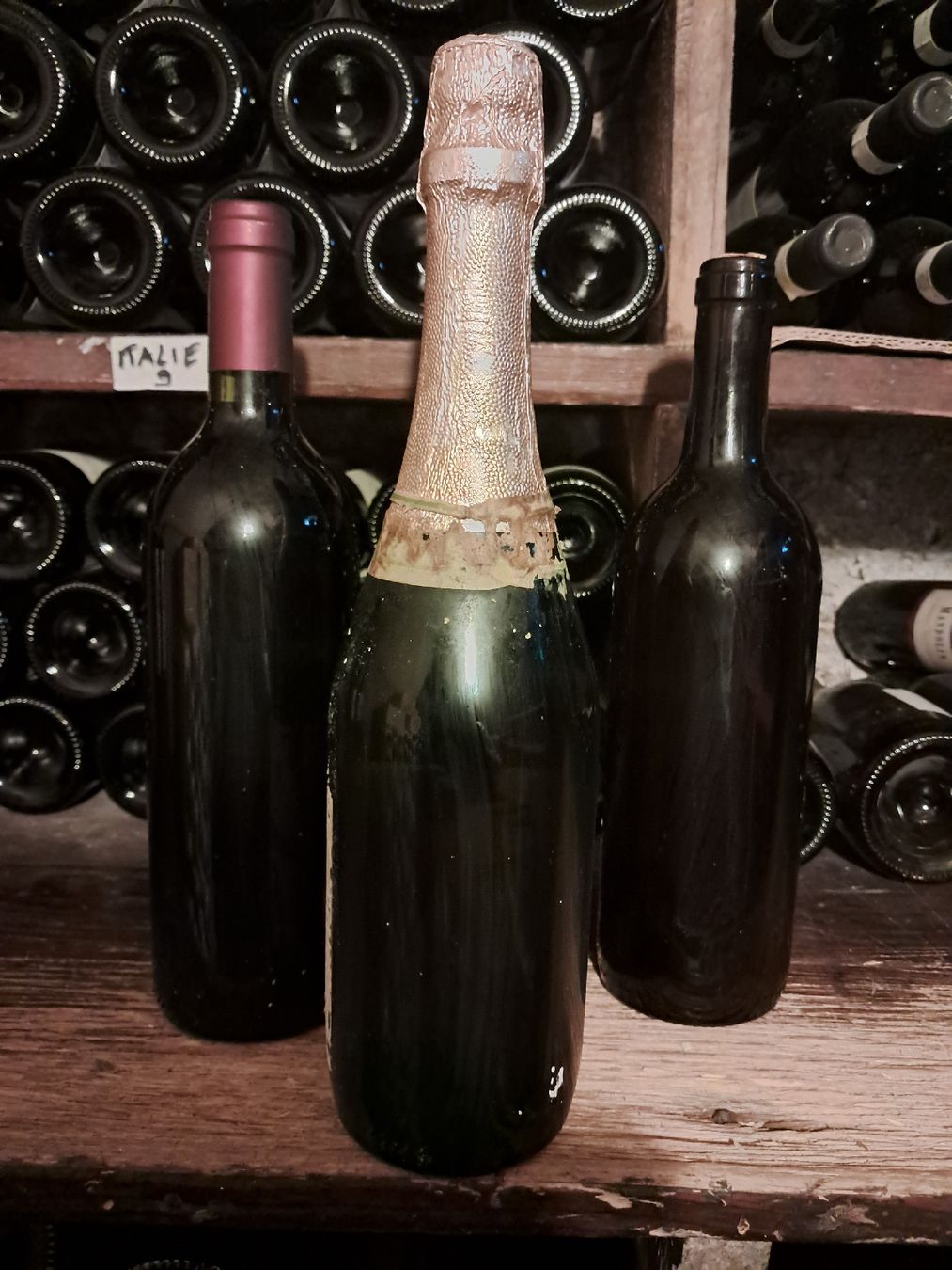 Vino: Lot de 3 bouteilles inconnus – Nuovo e nell'imballaggio originale da Le locle venduto da juliensaran 5