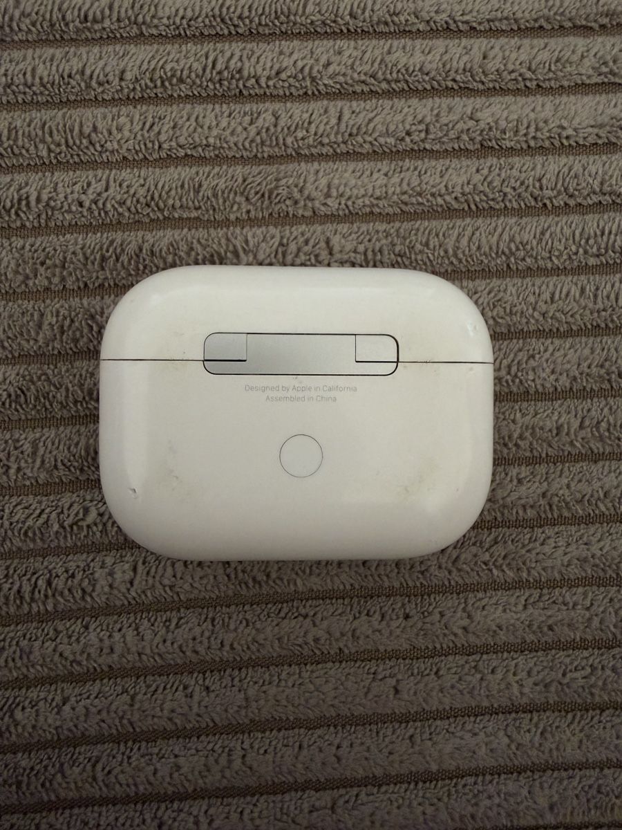 Apple Chargeur: Étui AirPods Pro 1 – D'occasion à Neuchâtel par MickelGR 2