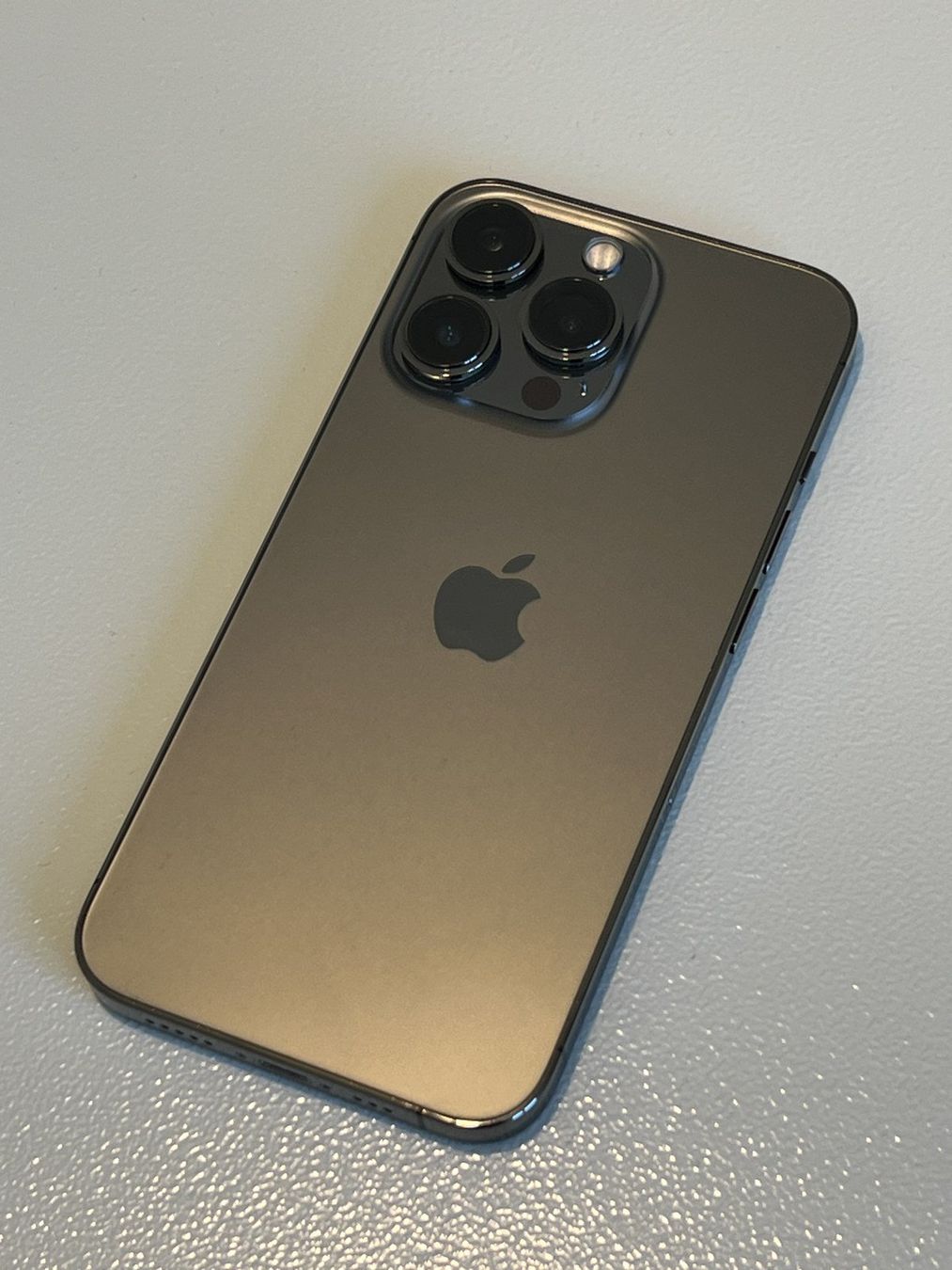 Apple Handys / Smartphones: iPhone 13 Pro 128 GB Graphit - Akku 83%, mit Hülle – Gebraucht aus Zürich von Kollege7 3