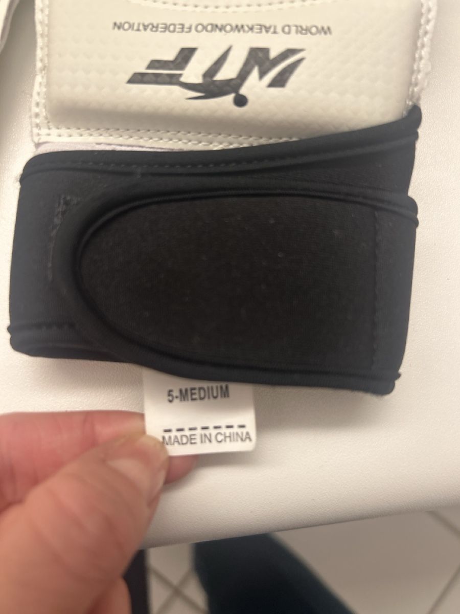 Guanti & manicotti: Taekwondo Handschuhe Grösse 5-Medium – Nuovo (secondo la descrizione) da Erlenbach ZH venduto da milalond 2