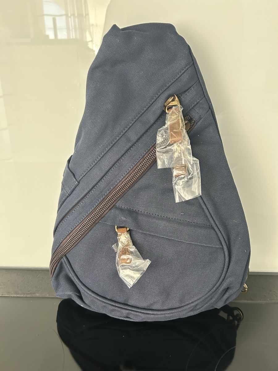 Rucksäcke: Rucksack / Brusttasche – Neu und originalverpackt aus Flawil von Mien2013 2