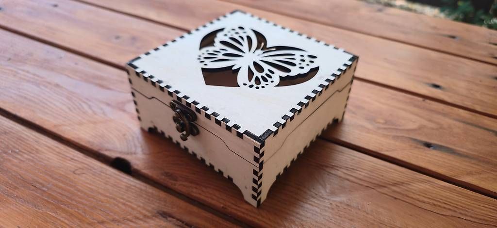 Tutte le decorazioni: Handgefertigte Holzbox mit Schmetterling – Nuovo (secondo la descrizione) da Rorschach venduto da Jakec89 2