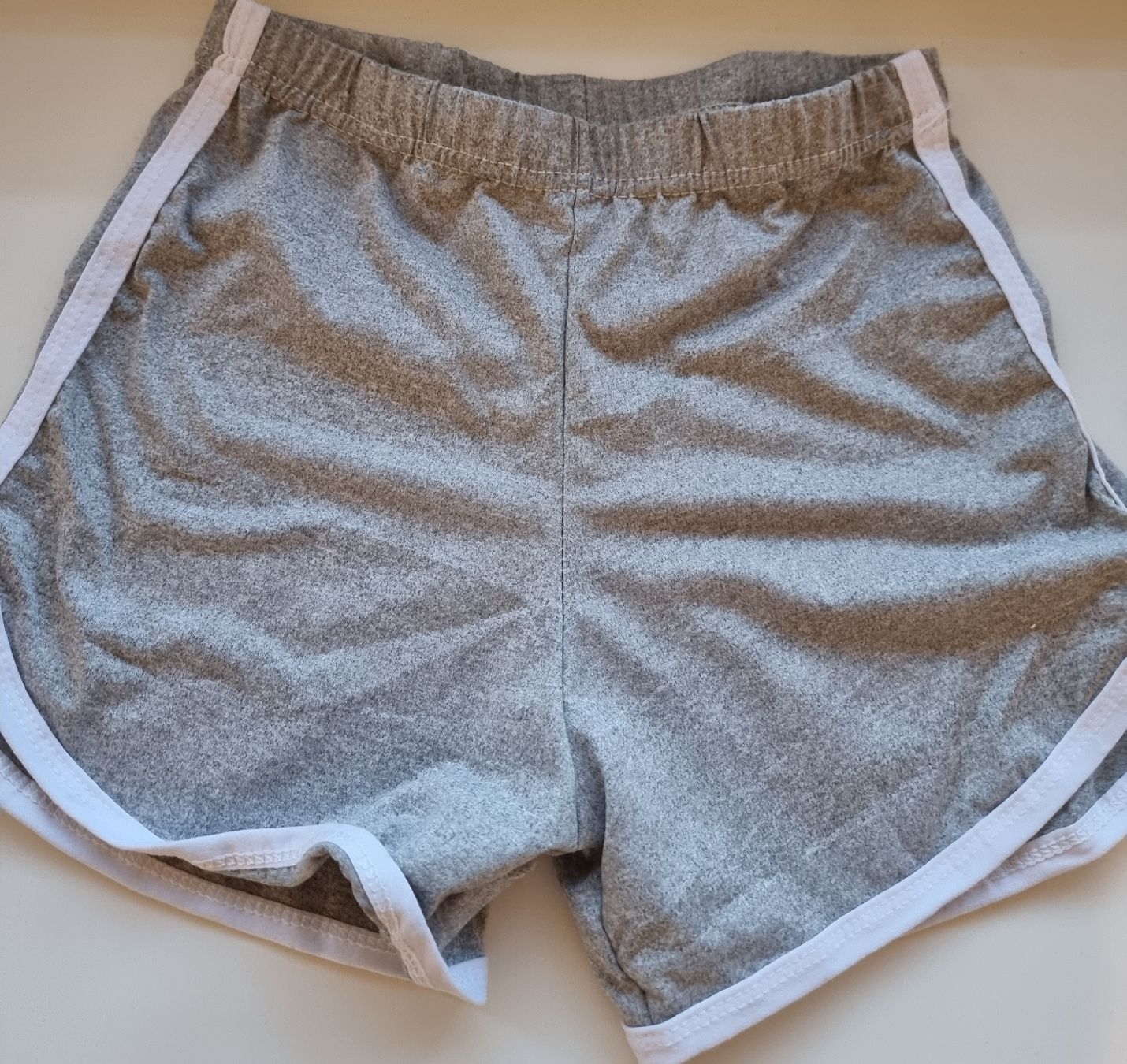 Pantaloni: Graue Sommer Shorts – Nuovo (secondo la descrizione) da Altstätten SG venduto da melii._.98