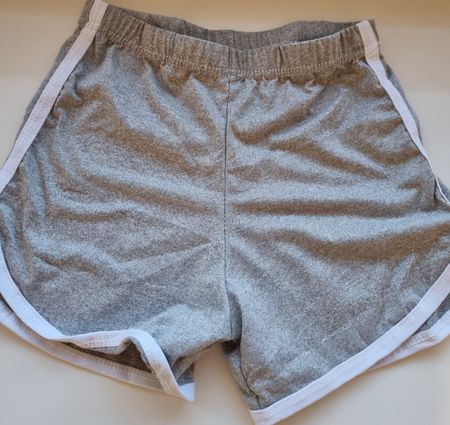 Graue Sommer Shorts