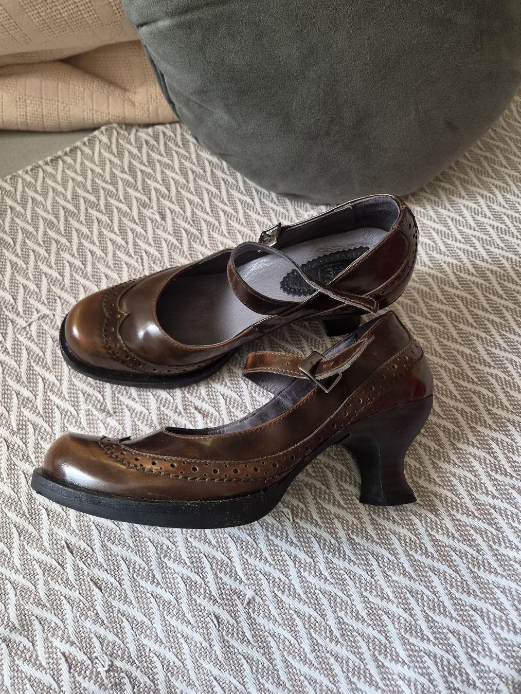 Scarpe da donna: Brako toller Pumps mit Riemchen Gr. 37 – Nuovo (secondo la descrizione) da Frenkendorf venduto da Moon111 1