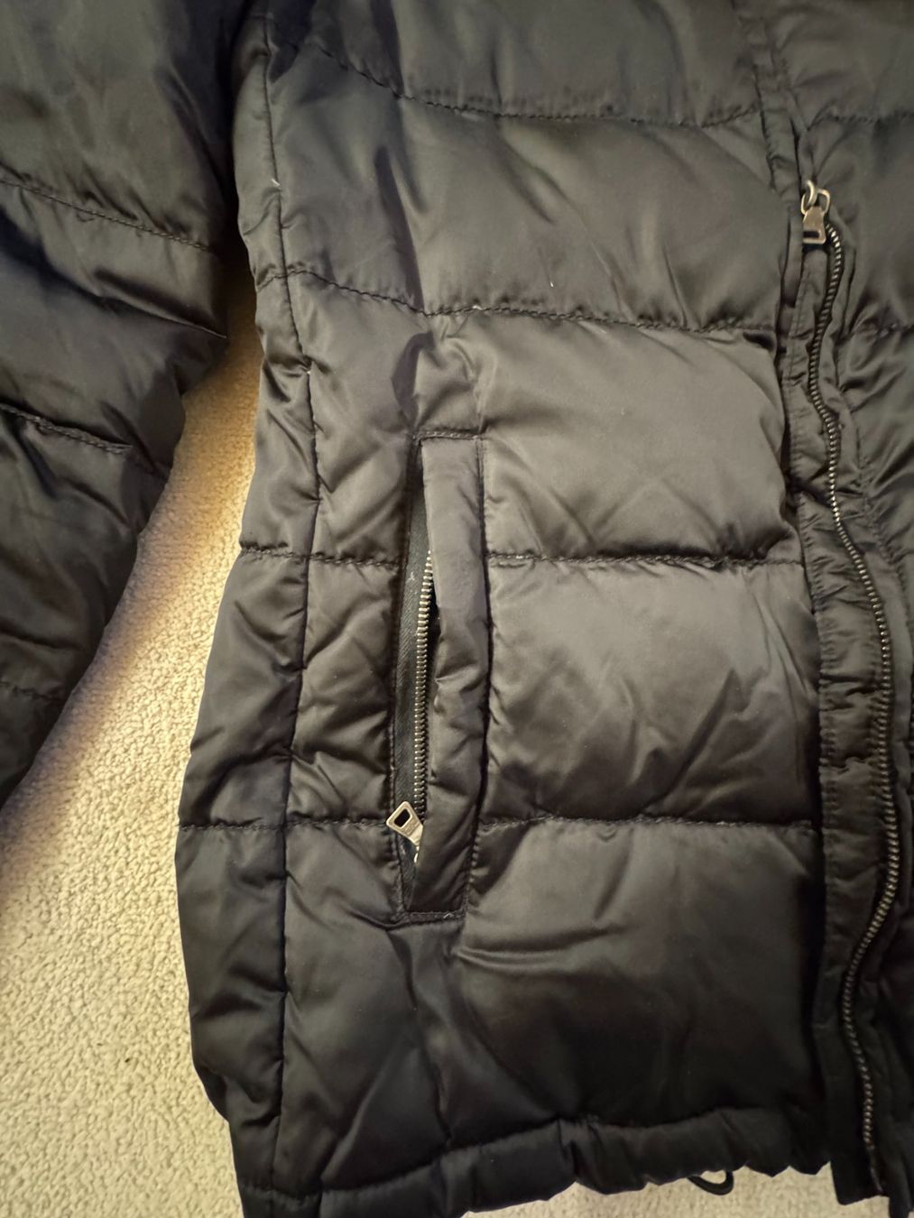 Prada Jacken: PRADA Black Down Puffer Jacket – Size 38 – Gebraucht aus Grund b. Gstaad von ReLuxe 4