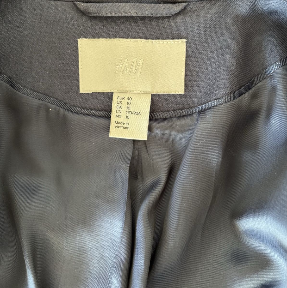 H&M Giacche: Damen Blazer dunkelblau Gr 40 – Usato da Niederrohrdorf venduto da Wimabu531 2