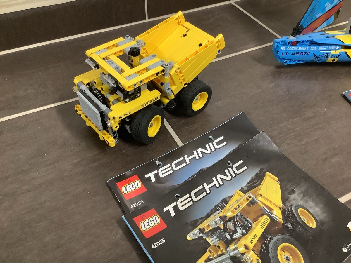 Lego Kit di costruzioni: Grosses Lego Technic Set Flugzeug, Schiff, Bagger und Kipper – Usato da Brugg AG venduto da Sweety_pie 1