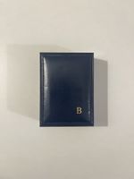 Scatola Bucheerer blu con iniziale B