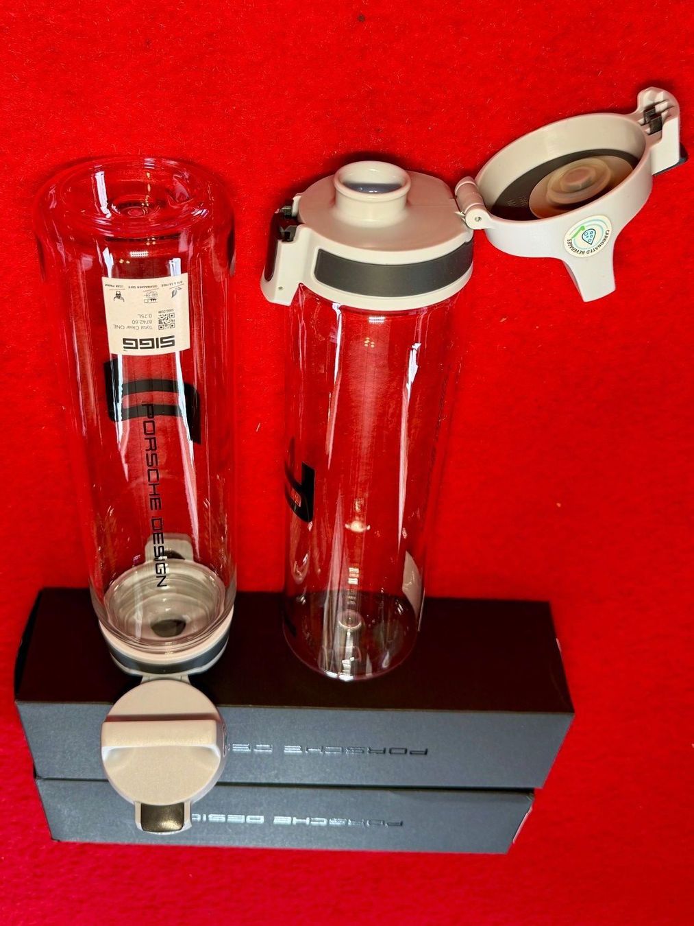 Sigg Borracce & Thermos: PORSCHE DESIGN Trinkflasche ^total clear^ SIGG Versand 9Fr – Nuovo e nell'imballaggio originale da Heiligenschwendi venduto da Bgb623