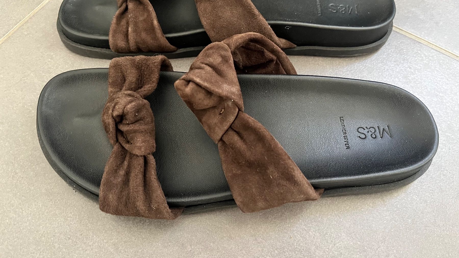 Scarpe da donna: M&S Black & Brown Suede/Leather Slider Sandals EU 38 – Usato da Zofingen venduto da lis_7xzz 4