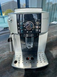 De'Longhi Kaffeemaschinen & Espressomaschinen: Kaffemaschine DeLonghi Manifica S – Gebraucht aus Arnegg von 2005hinder