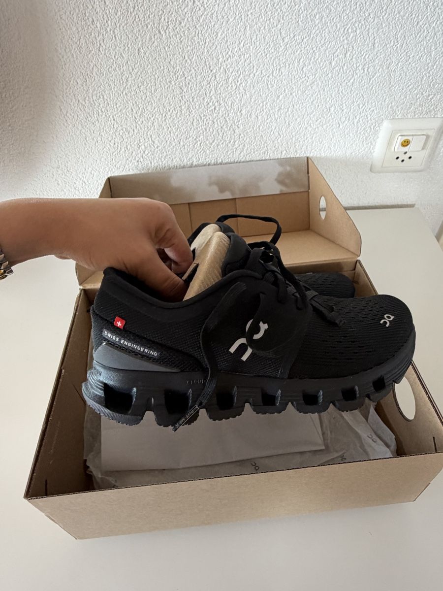 On Scarpe da uomo: On Running Women Cloud X4 – Nuovo e nell'imballaggio originale da Wallisellen venduto da Selin_Achermann