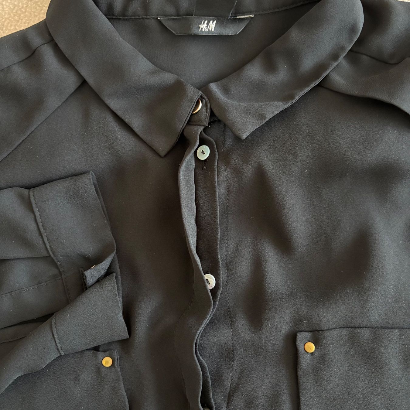 H&M Blusen: Chic black long-sleeve shirt – Gebraucht aus Montreux von m.mlkstn 2