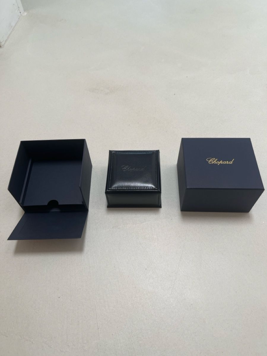 Chopard Coffrets à bijoux: Neue Chopard Schmuckschatulle dunkelblau Leder – Neuf avec emballage d'origine à Männedorf par T_weber 3