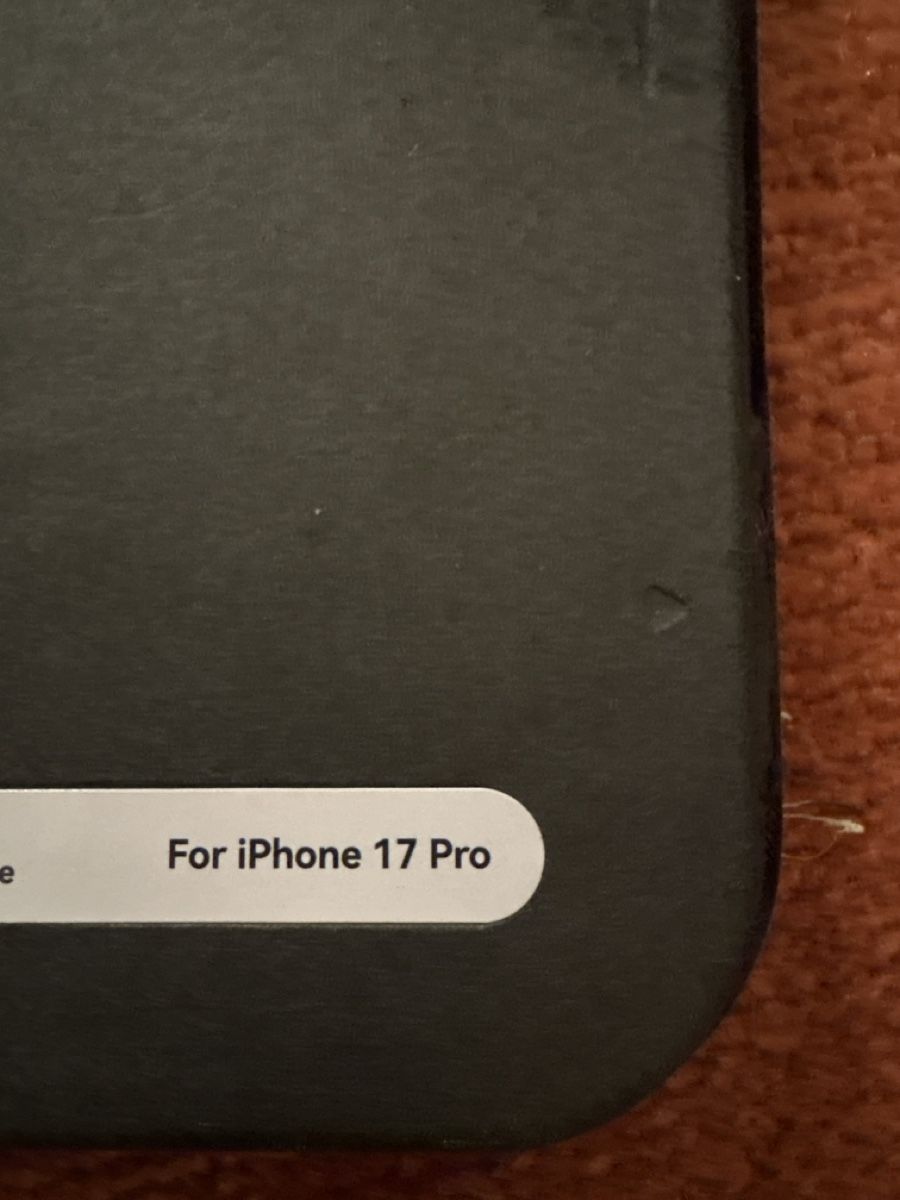 Cover & Protezioni schermo: Housse pour iPhone 17 pro taupe – Nuovo (secondo la descrizione) da Düdingen venduto da Yellow 1