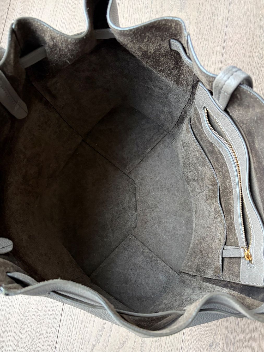 Celine Borse da donna: Céline Phantom Cabas small Taupe – Usato da Wädenswil venduto da quattromic 5