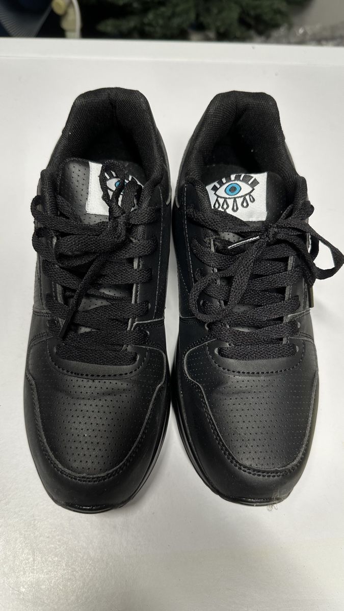 Chaussures femmes: Schwarze Sneaker, Grösse 38 – D'occasion à Zürich par Rammis 1