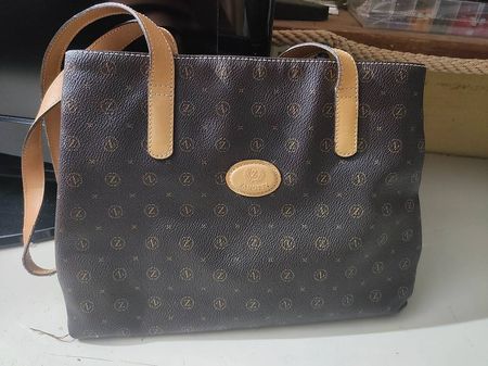 Elegante borsa Zanotti, perfetta per ogni occasione!