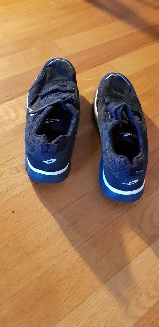 Scarpe da uomo: Turnschuhe grösse 46 – Usato da Uznach venduto da Bilkev