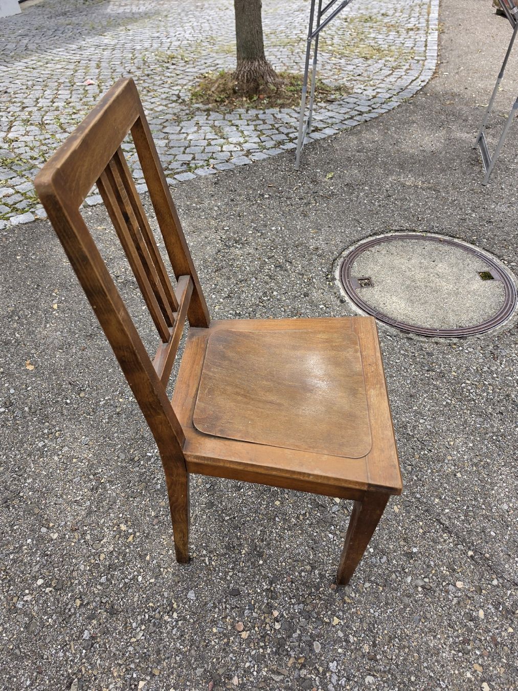 Chaises: Holzstuhl braun restorieren  – D'occasion à Mettlen par elios0888 4