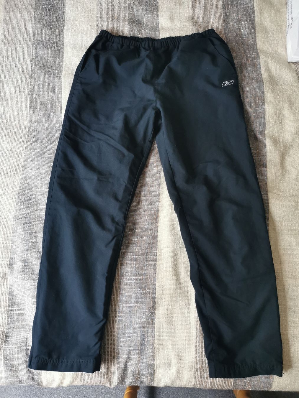 Pantaloni: Schwarze Trainerhose Gr. 40 – Usato da Ostermundigen venduto da AlwaysHaveFun90