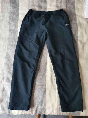Schwarze Trainerhose Gr. 40