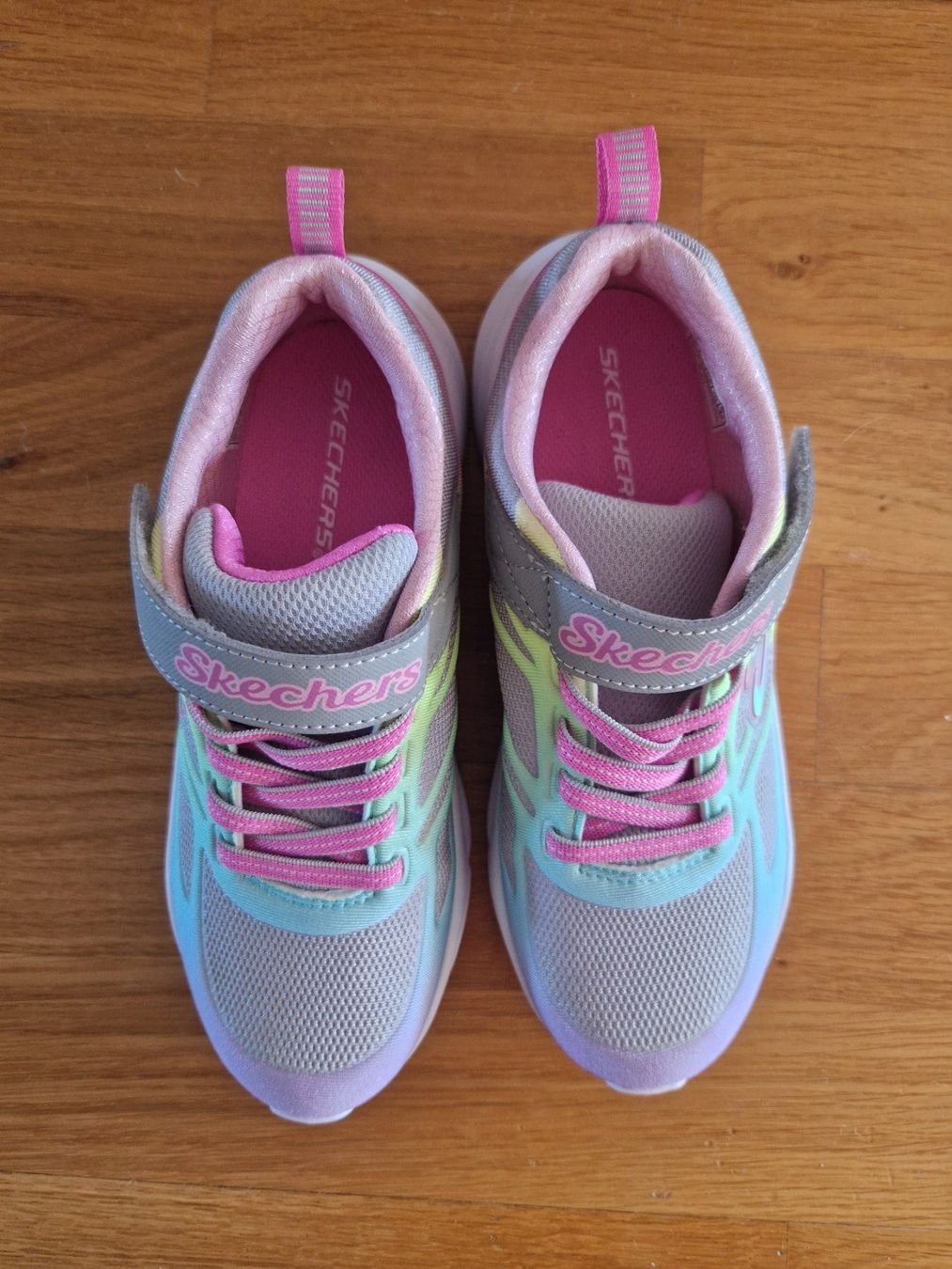 Skechers Chaussures filles: Neu Mädchen Skechers Gr.35 Regenbogenfarben – Neuf (Voir description) à Buchs Sg par Valedi 2