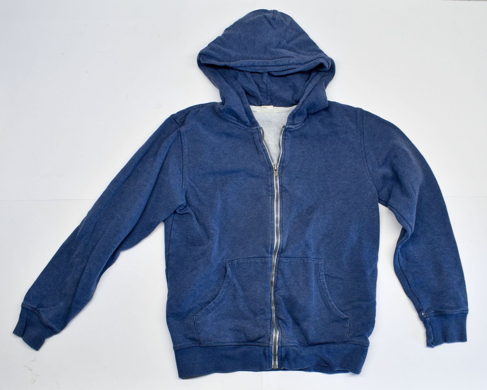 Kleiderpakete & -sets: Kinder 1x Gilet Pullover GAP, 1x Kapuzen Pullover H&M Gr.140 – Gebraucht aus Biel/Bienne von tim_pww5 5