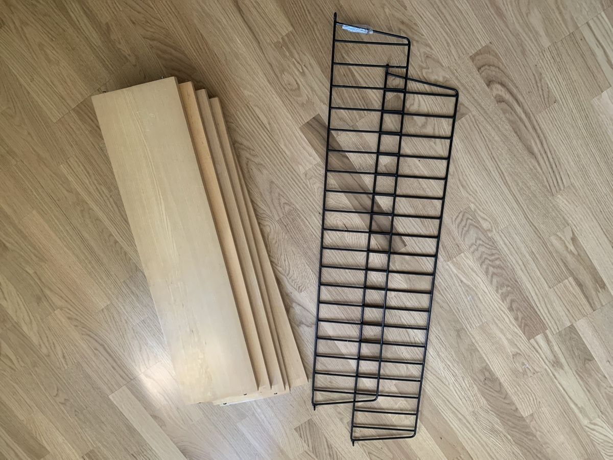 Regale: String Wandregal Gitter mit Eichenplatten Design Vintage – Gebraucht aus Dübendorf von feliiiixx