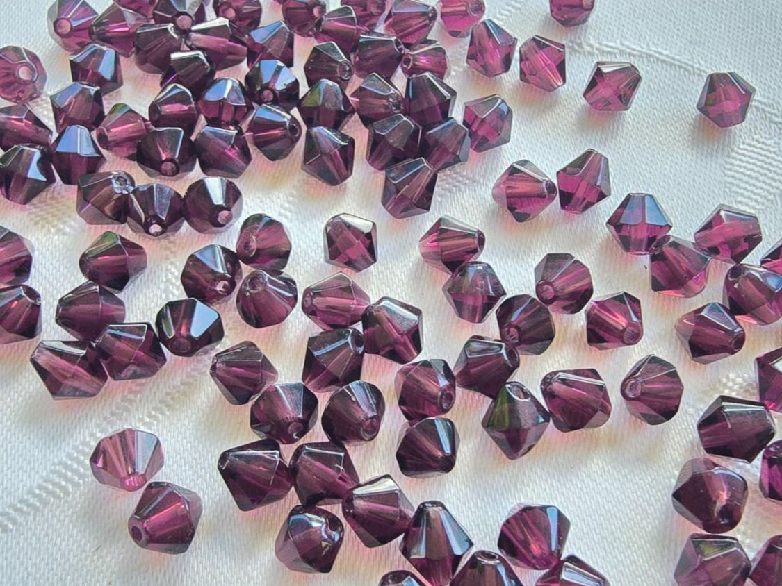 Perle (finte): 88 x Glasperlen Doppelkegel 6mm – Nuovo (secondo la descrizione) da Basel venduto da Galia2001