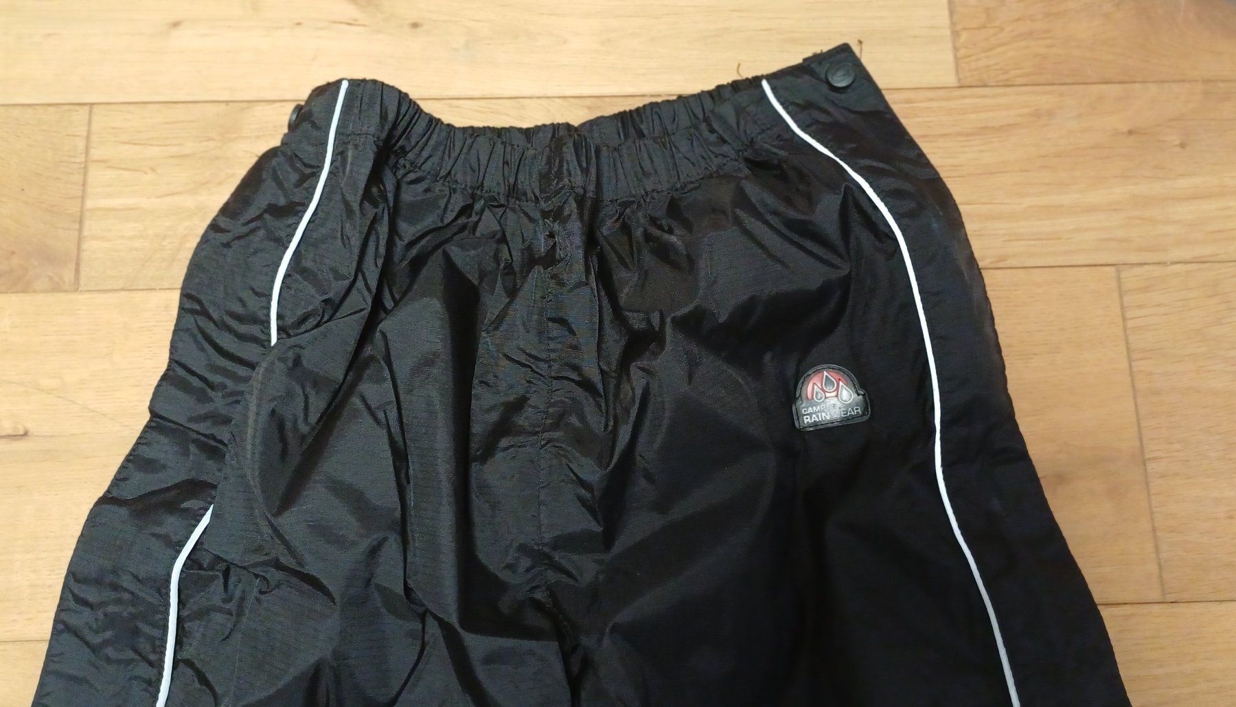 Tchibo Pantaloni: Regenhose Gr. 122/128 – Usato da Stallikon venduto da Melin08 1