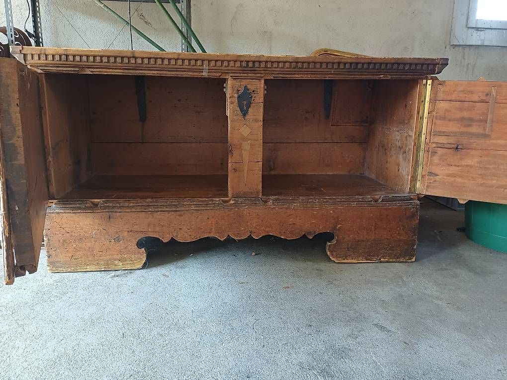 Articoli in legno: Altes Möbeli – Difettoso da Bolligen venduto da cot_877z 1